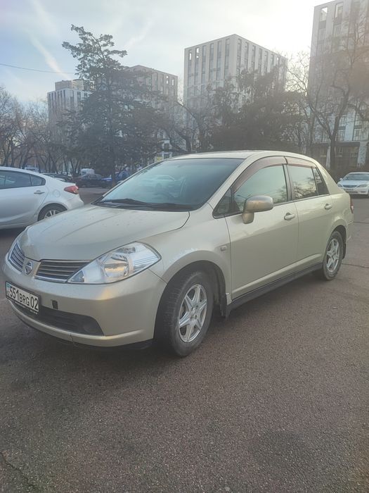Ниссан тиида  авто