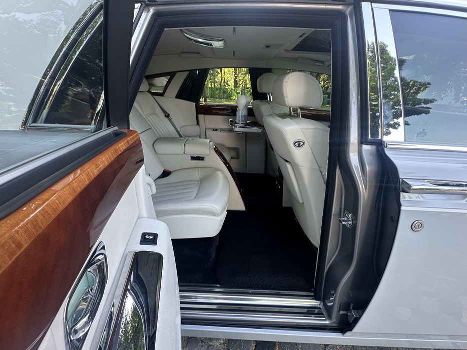 Închirieri limuzina Rolls Royce nunta botez filmari petreceri