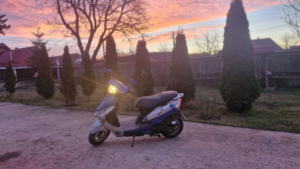 Scuter peugeot v.clic 50cc 2500 negociabil