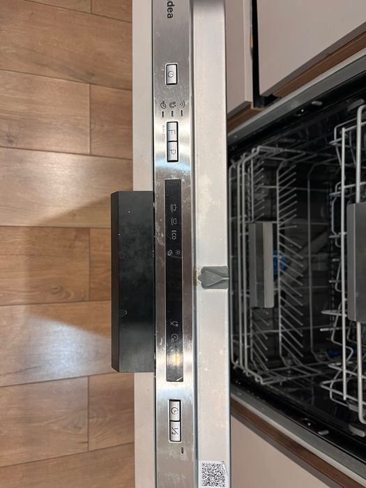 Продам посудомоечную машину Midea