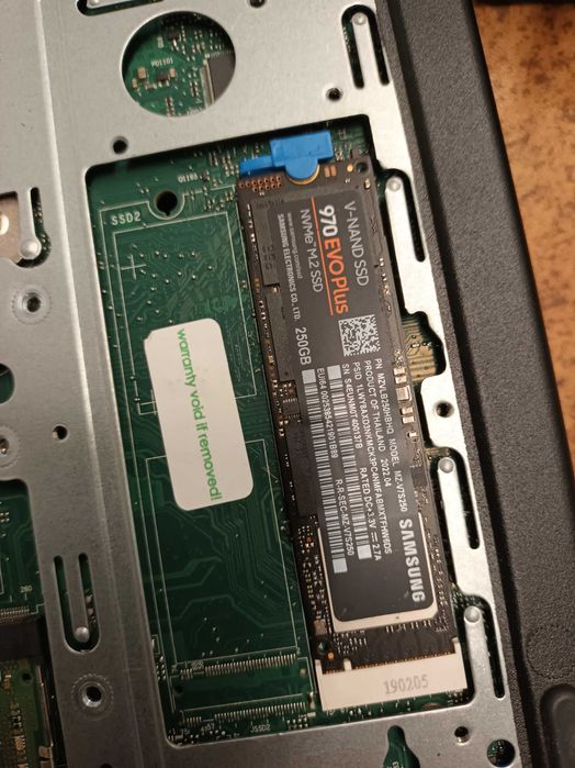 Продавам мини компютър LENOVO M920Q