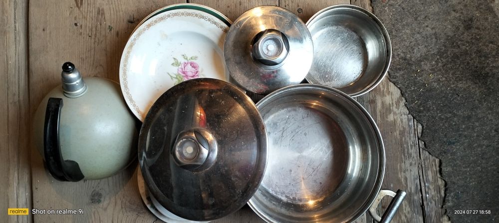 Кастрюли, хрустальные вазы