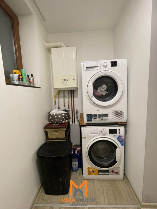 Продажба Етаж от къща гр. Севлиево - гр. Севлиево 102m² и двор 102m²