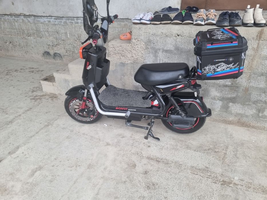 Skuter sotiladi.    .