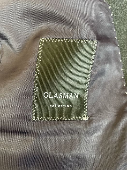 Продам костюм новый