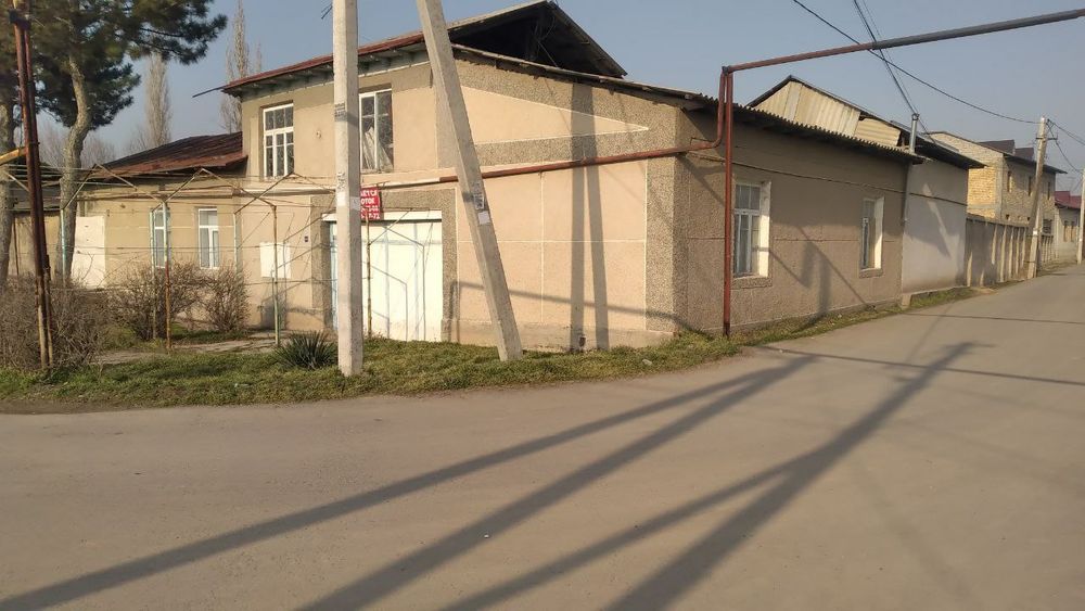 Hovli 16 sotix krestikda joylashgan