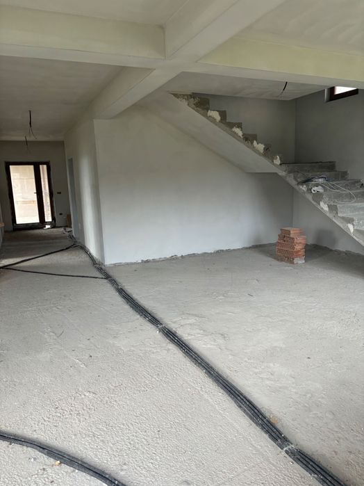 Casa-vila de vanzare