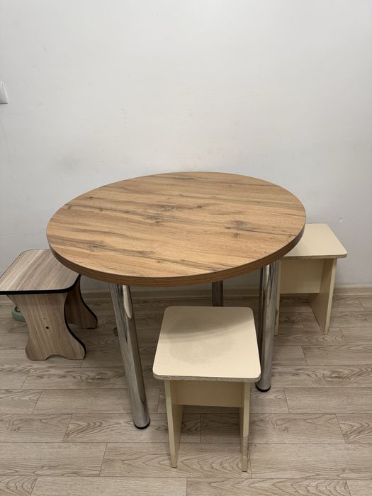 Продам стол кухонный