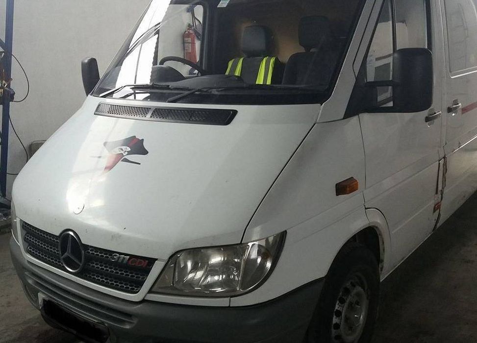 Dezmembrez Mercedes Sprinter 313 2.2CDI 2000 - 2006