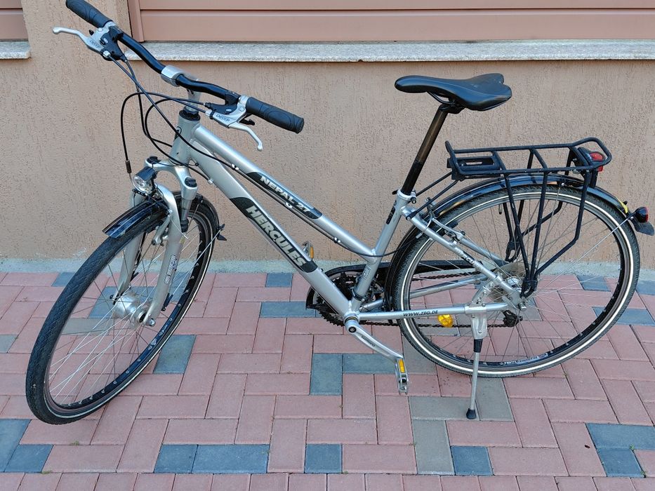 Vând bicicleta Trekking Dama-Barbat.