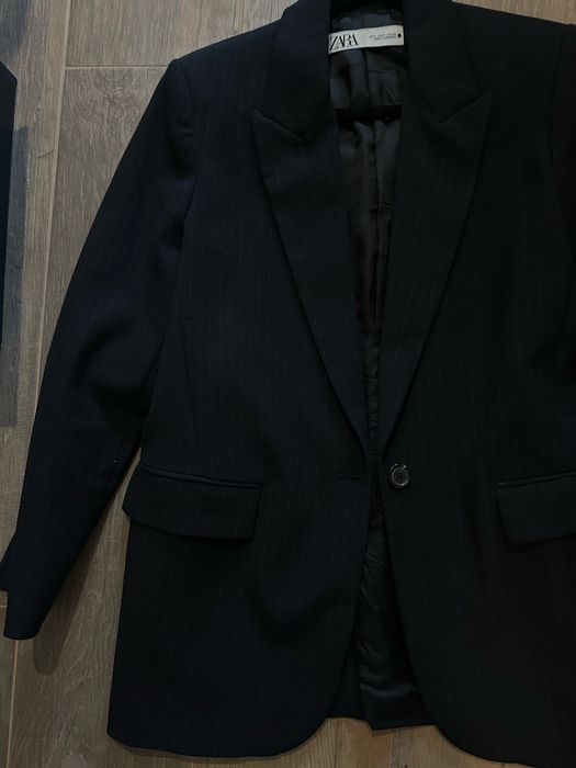 Черно сако и черна жилетка Zara и двете за 40€ носени по 1 път