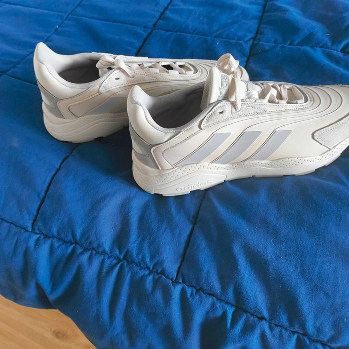 Маратонки Адидас оригинални 43 номер не са новени