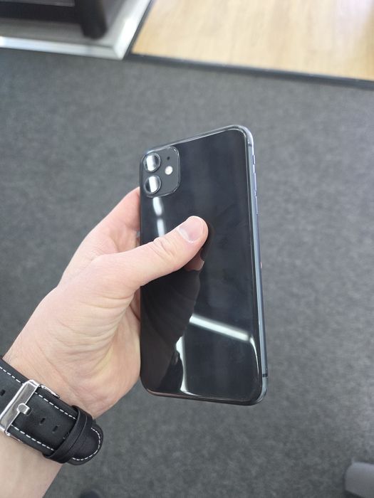 Продам Айфон 11 64гб