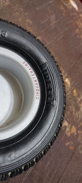 Пепелник гума пирели