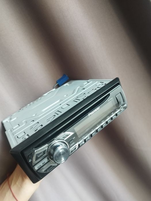 Плеър за кола Pioneer DEH-1500UB с проблем