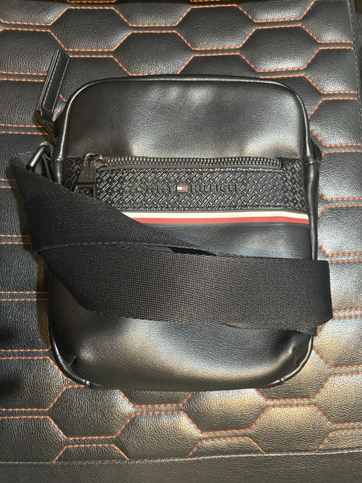 Продам оригинальную барсетку tommy