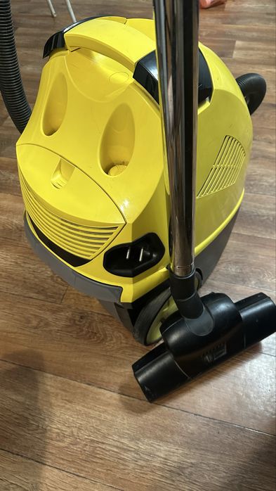 Кершер 2/1 пылесосит и моет