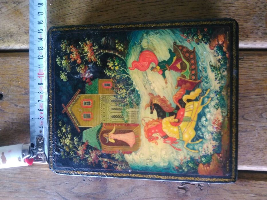 Продавам Руска лакова емайлирана дървена  кутия Голяма