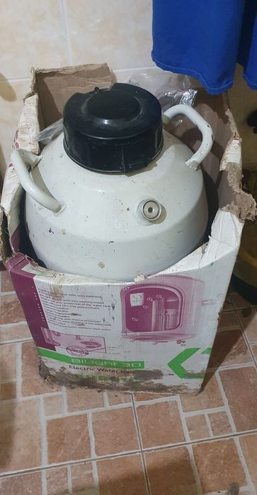 Recipient pt pastrat material seminal tauri, container cu azot lichid