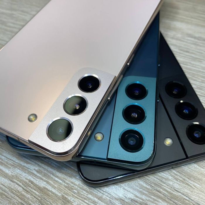 Samsung S22 plus xotirasi 8/256GB