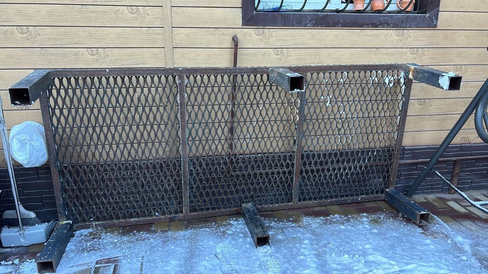 Решетчатый стол (