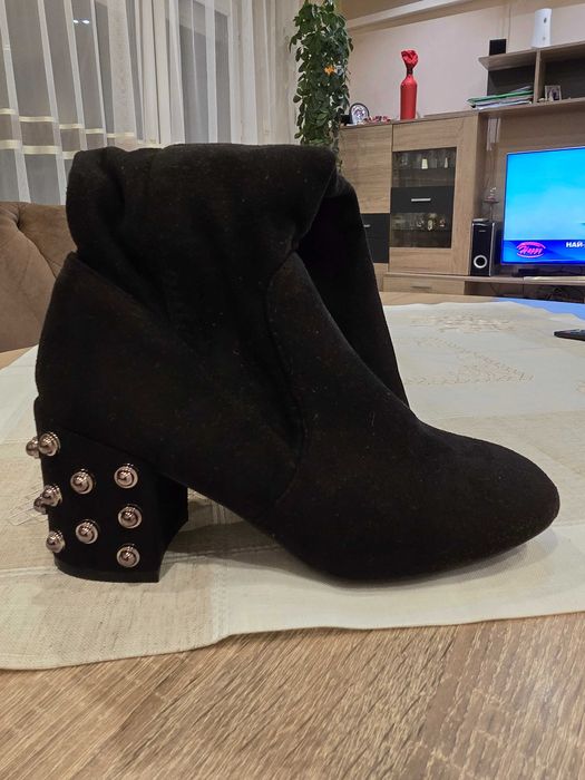 Ботуши/чисто нови/ - велур