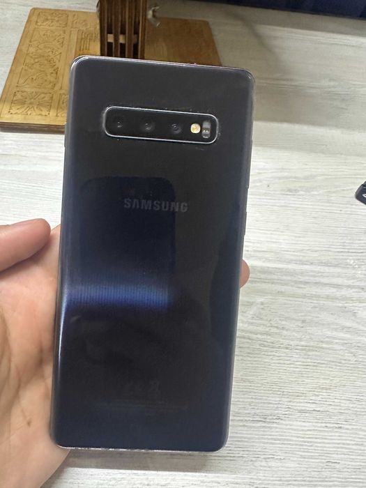 Samsung S10 Plus YAXSHI sotiladi