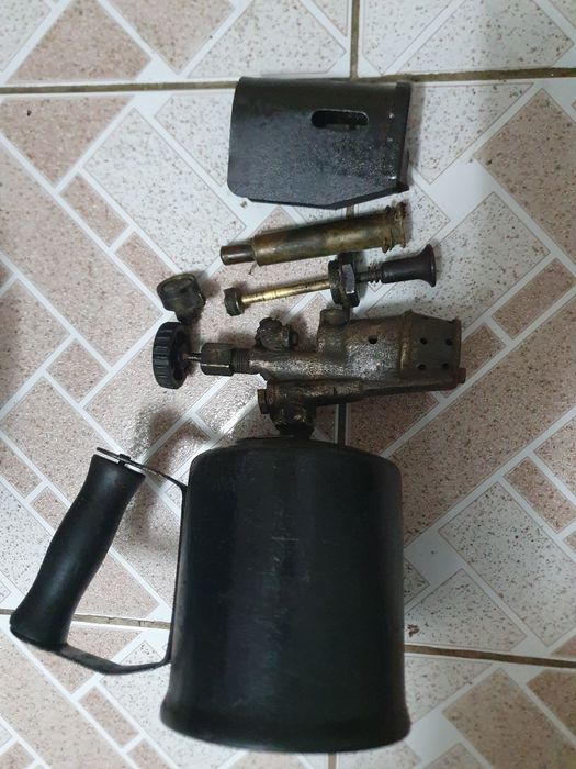 Lampa pe benzina