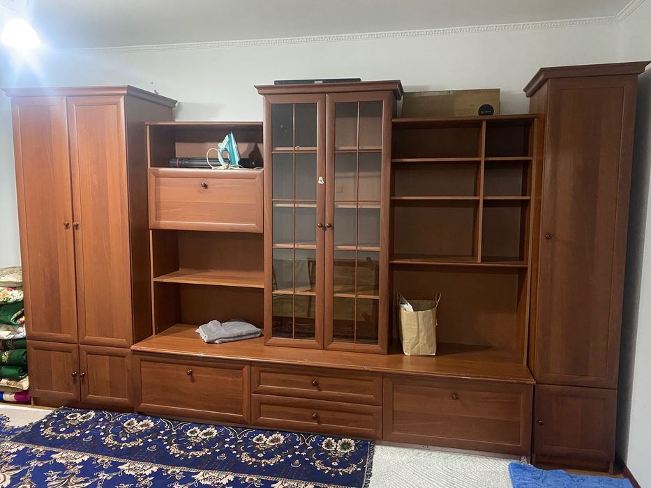 Старый мебельный гарнитур