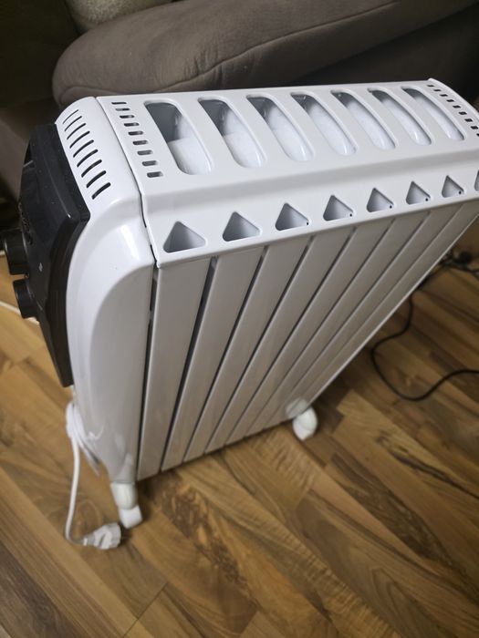 Radiator.Calorifer pe ulei DeLonghi, TRD4 0820, 2000W, Alb