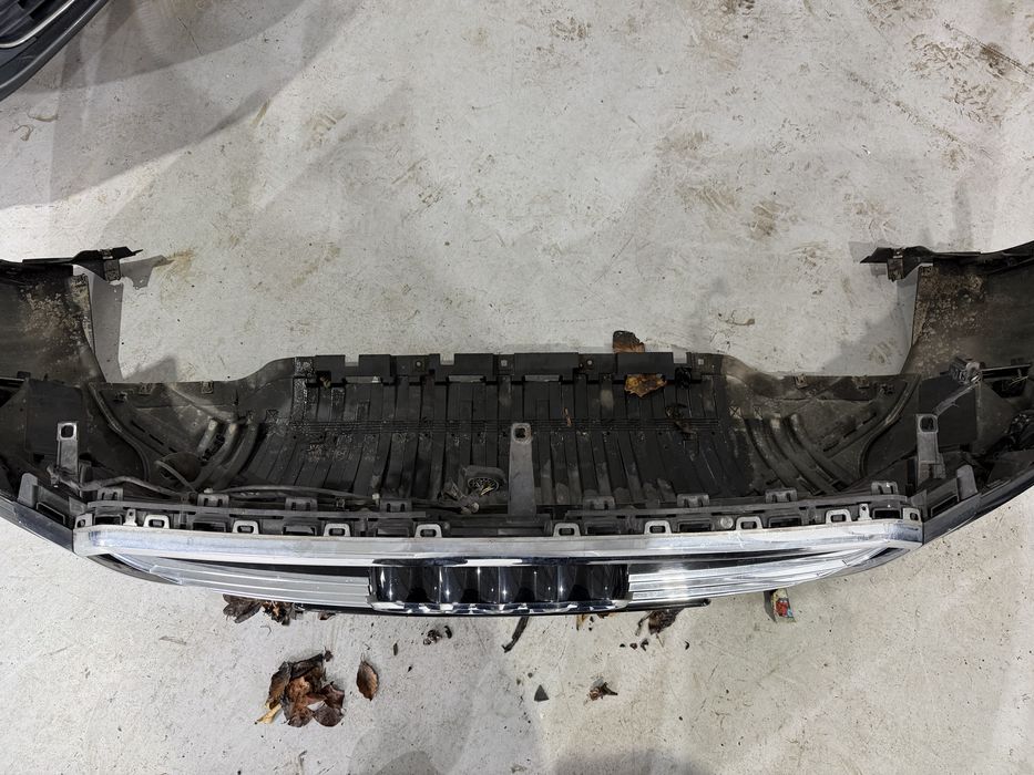 Bara fata completa audi a8 2016