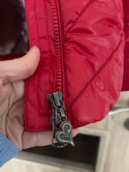 Червено зимно яке