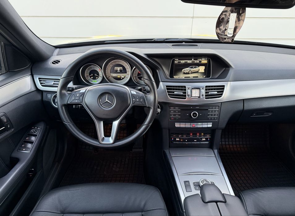 Mercedes E220 BLUETEC  9G-Tronic