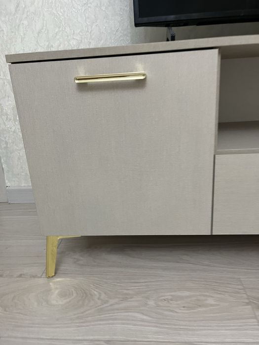 Продам тумбу под телевизор