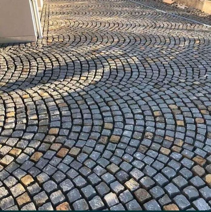 Piatra cubica Andezit ma deplasez  în toată țara