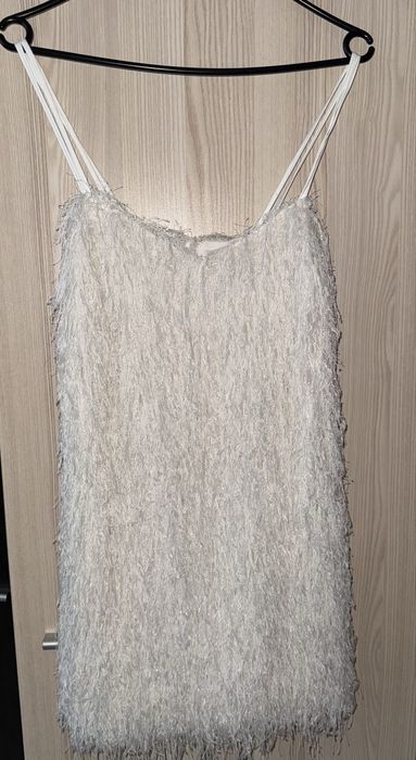 Бяла рокля Зара.