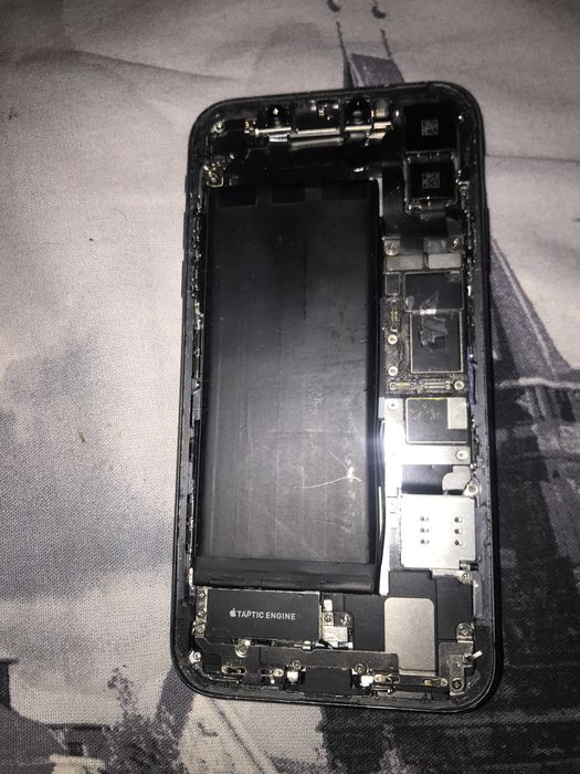 Айфон 11 продаю на запчасти