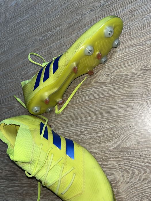 Бутонки адидас първа класа