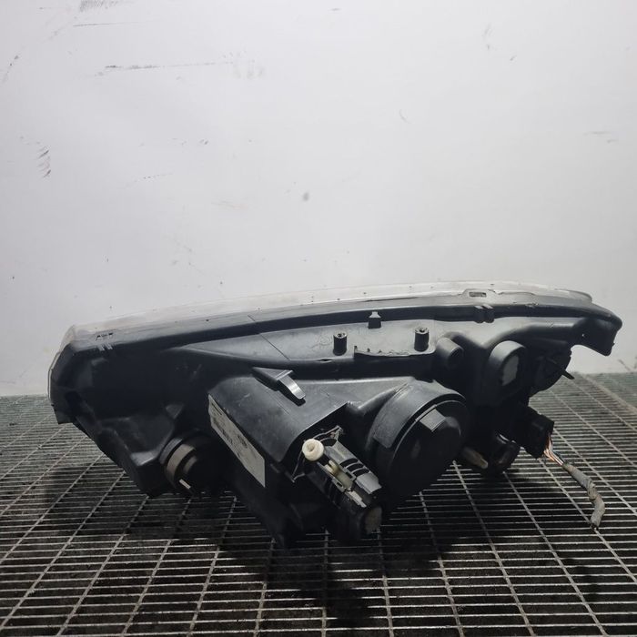 Far Dreapta Dacia Sandero 2 2012 - 2016 Hatchback 4 Usi (1424) Fara xenon 3 CLEME RUPTE