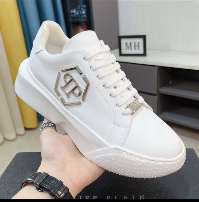 Model •PHILIPP PLEIN Godzilla Runner •MARIME •42