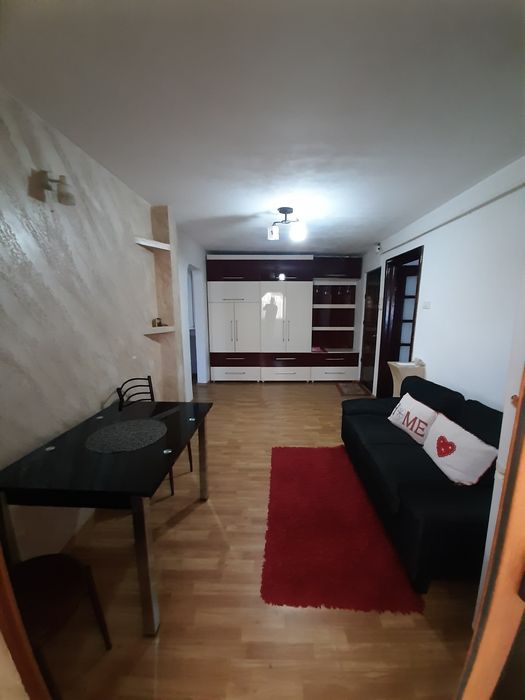 Vând apartament cu 2 camere decomandat Gura Leului