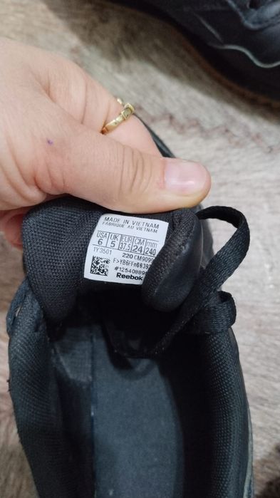 Продам кроссовки уни