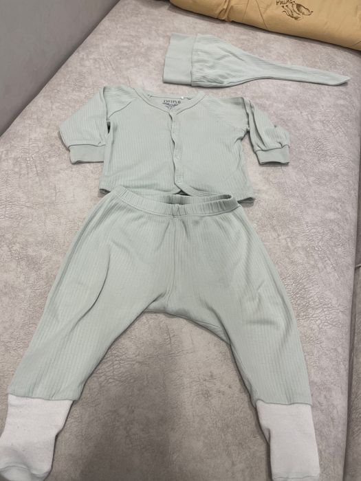 Продам пакет с детскими вещами