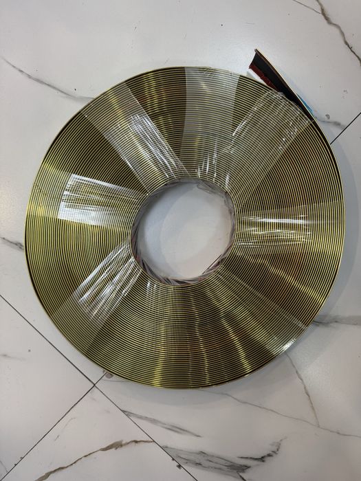 Лента самоклейка для стен