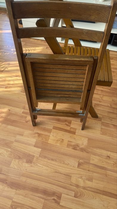 Сгъваеми столове с масичка