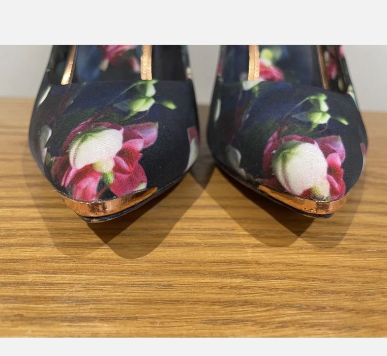 Обувки Ted Baker 38-39 флорал с висок ток