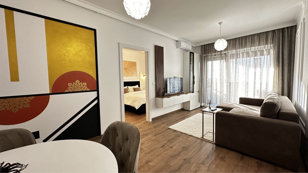 Regim hotelier, Adora Park, parcare, Netflix