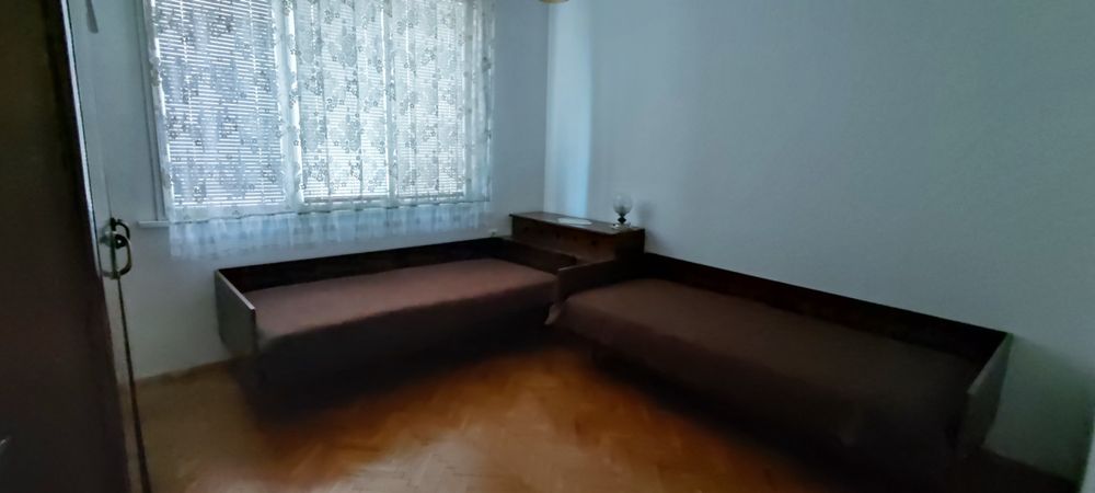Отдава апартамент и гараж под наем