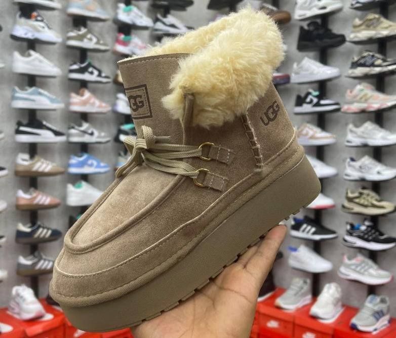 Ugg-uri diferite modele