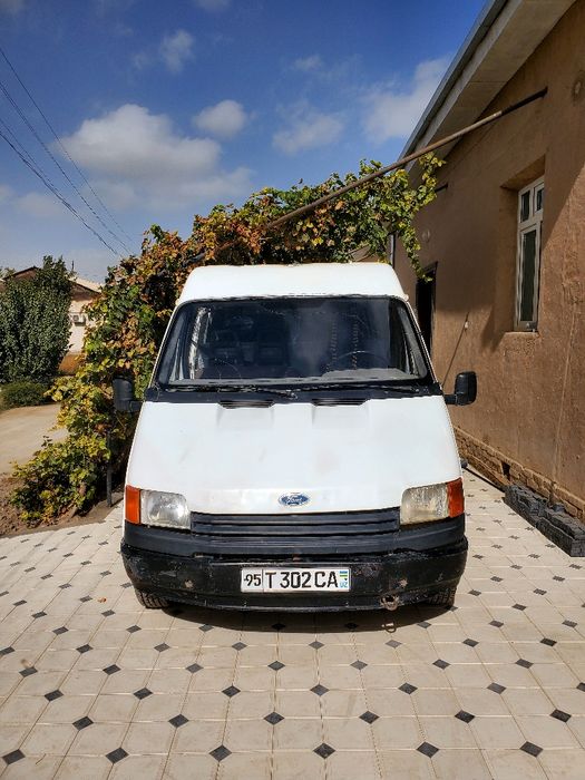 Ford avtomobili  yaxshi holda